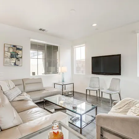 Desert Hot Springs Vacation Home With Community Pool